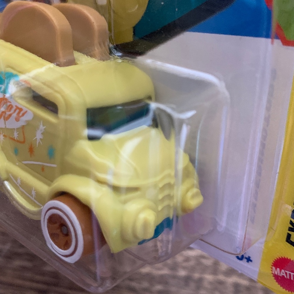 Roller Toaster Hot Wheels Toy Car - Yellow - Picture 5 of 8